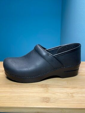 Dansko Professional Oiled Leather Women's Black Clogs 40 Sz 9.5 10 Shoes Nice!